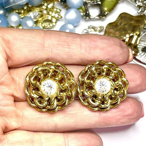 Vintage Clip Earrings Clear Rhinestone Gold Tone Estate Costume Jewelry F024 - Picture 2 of 5